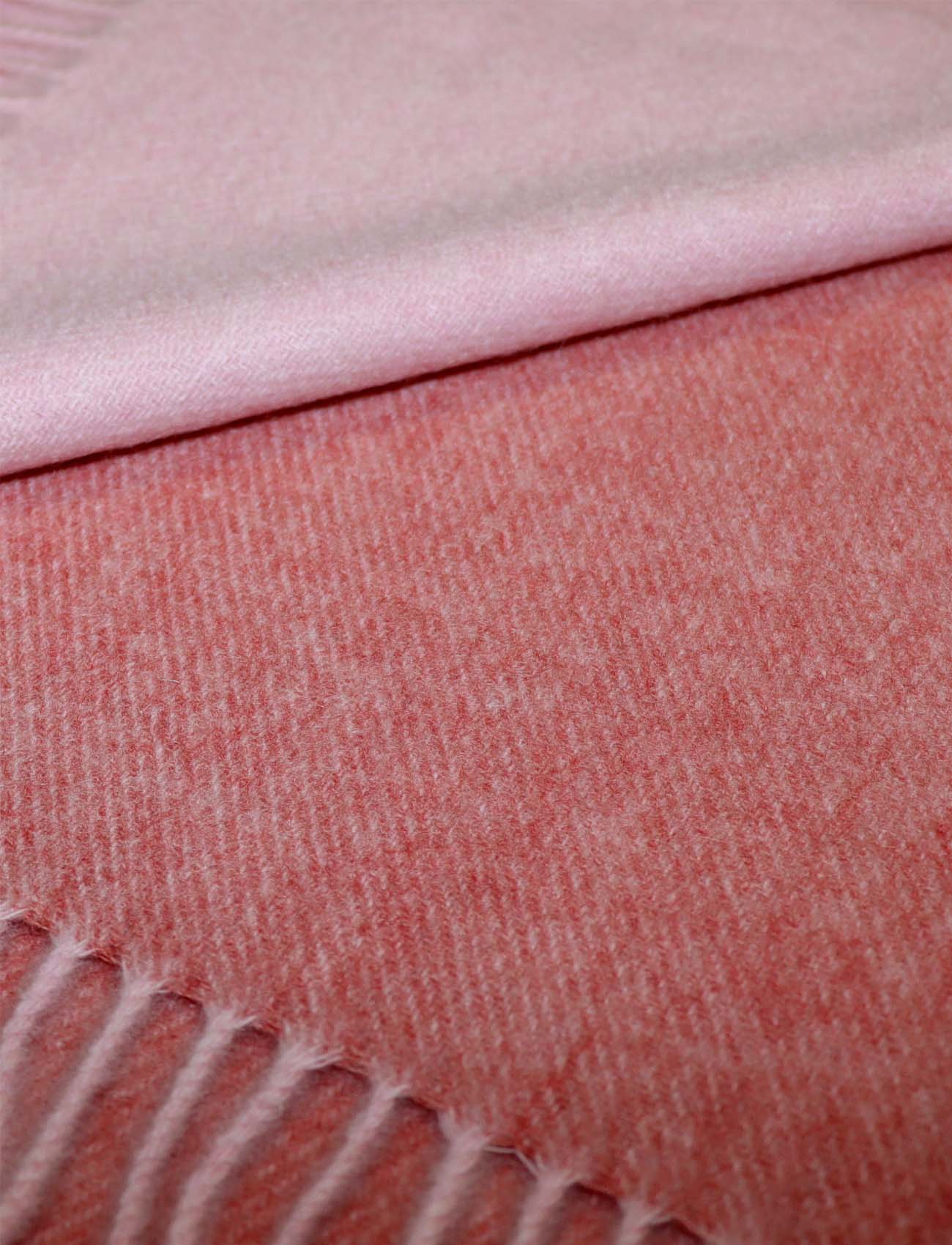 Plaid Cashmere Scarf for women pink details