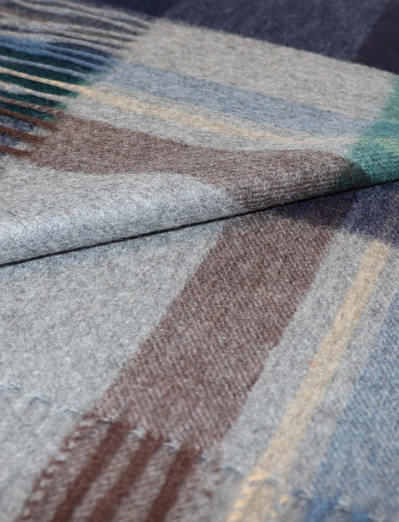 Plaid Cashmere Scarf grey for women men-details