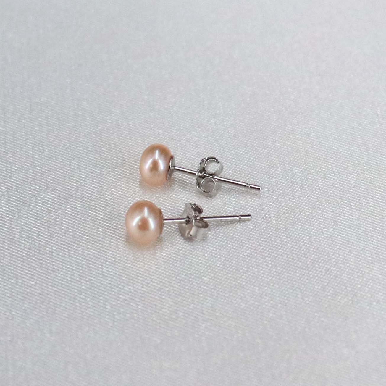 6 mm pärlörhängen