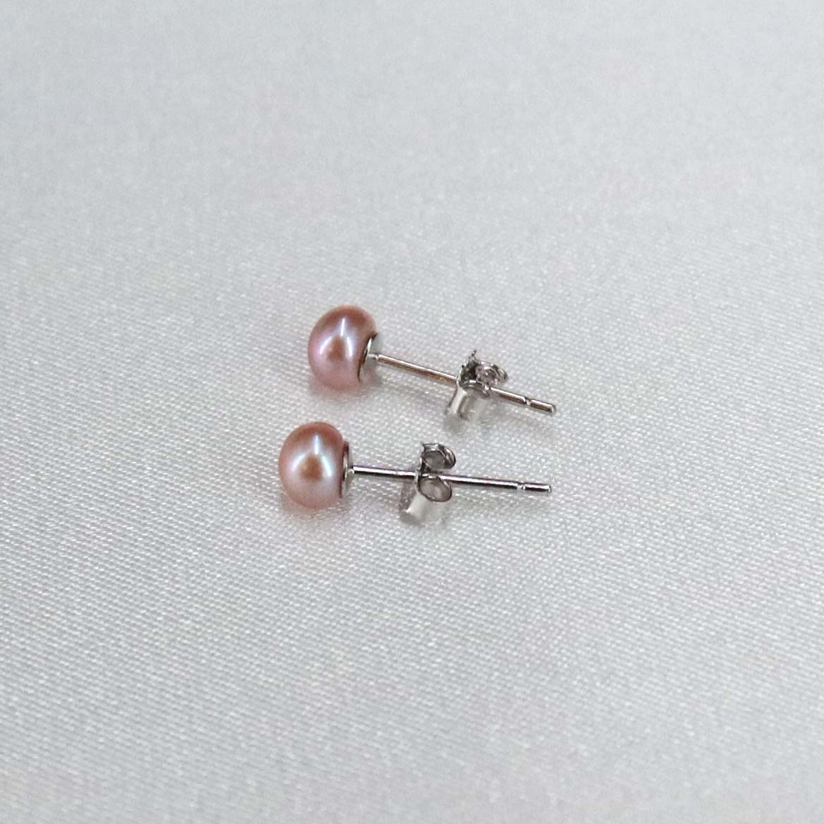 6 mm pärlörhängen