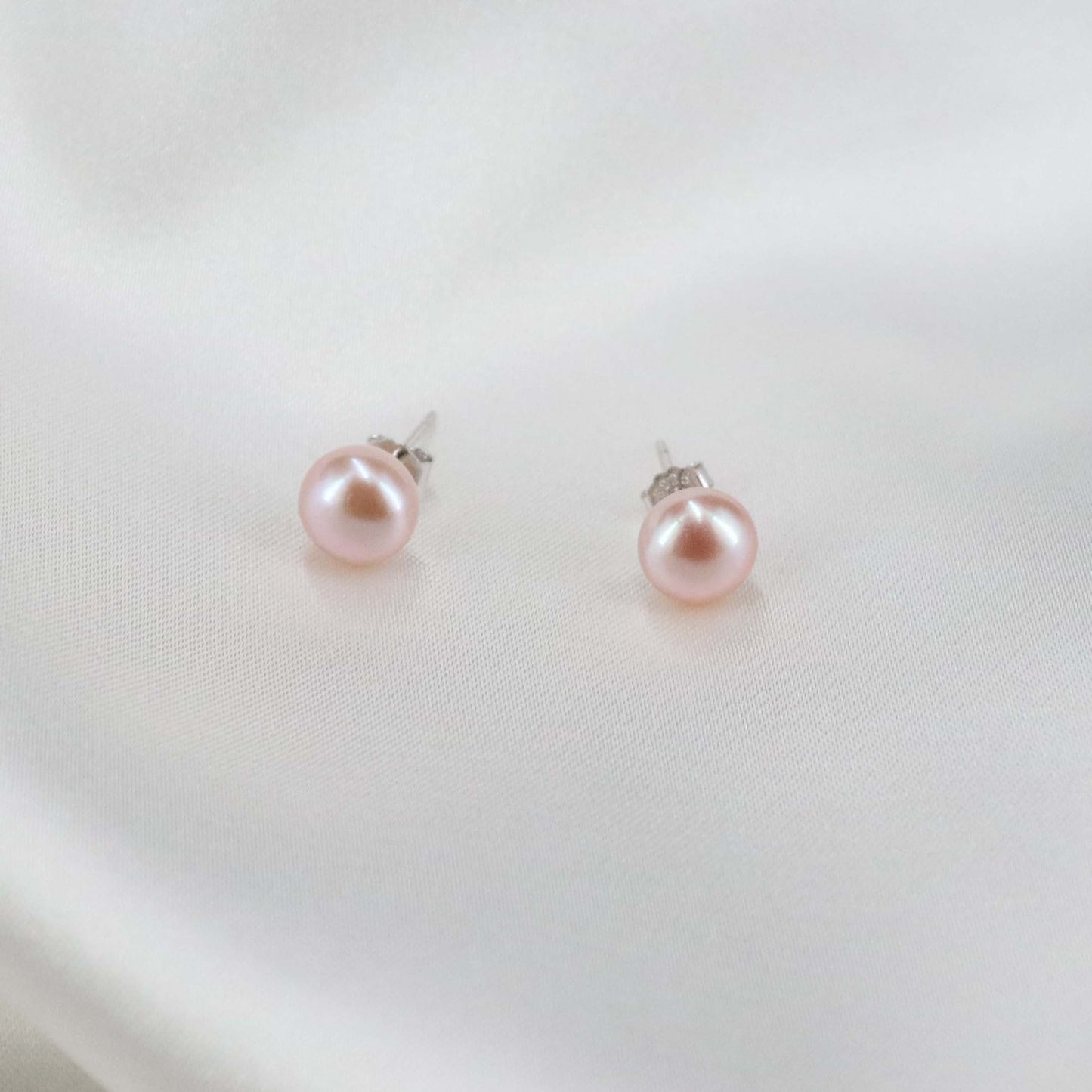 8 mm pärlörhängen