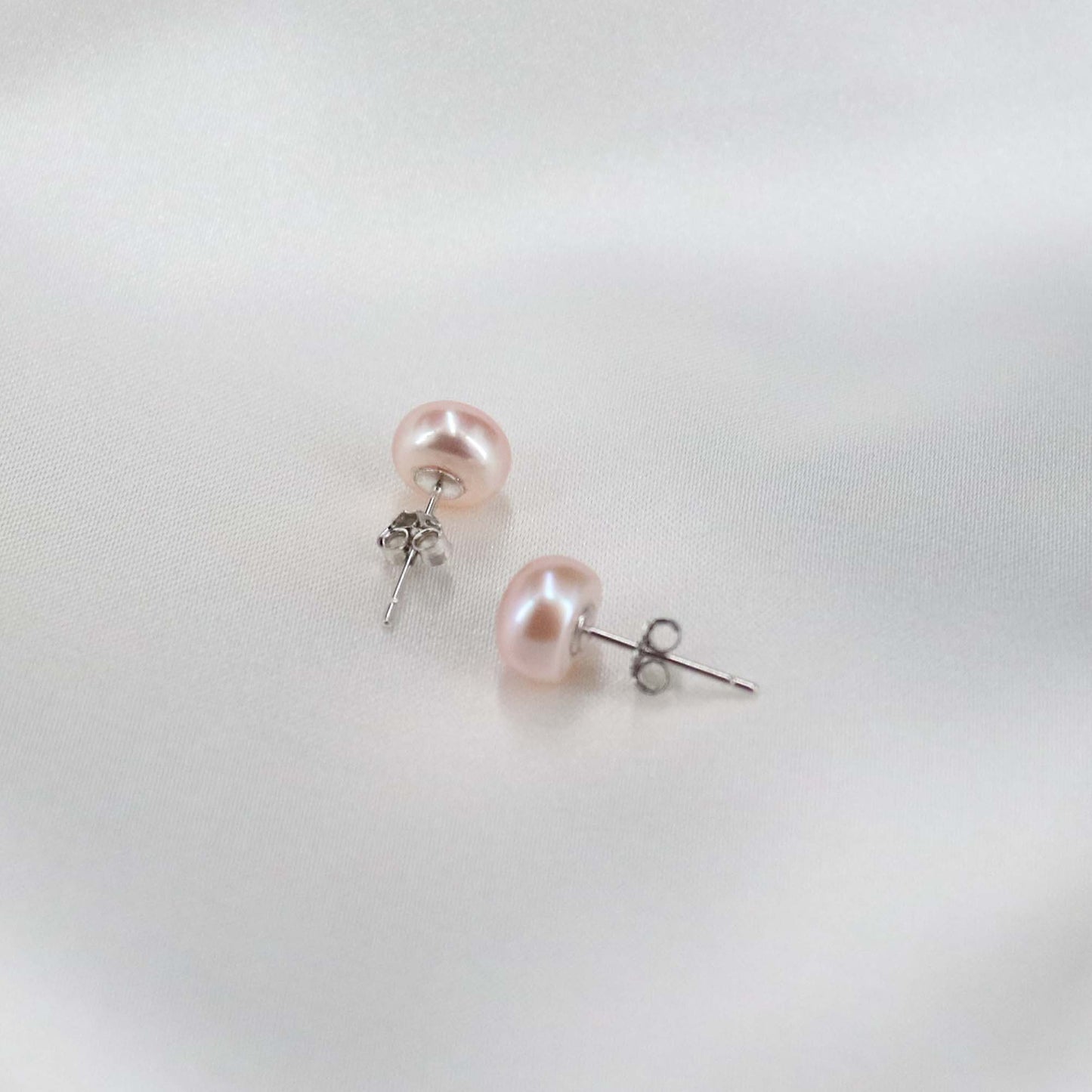 8 mm pärlörhängen