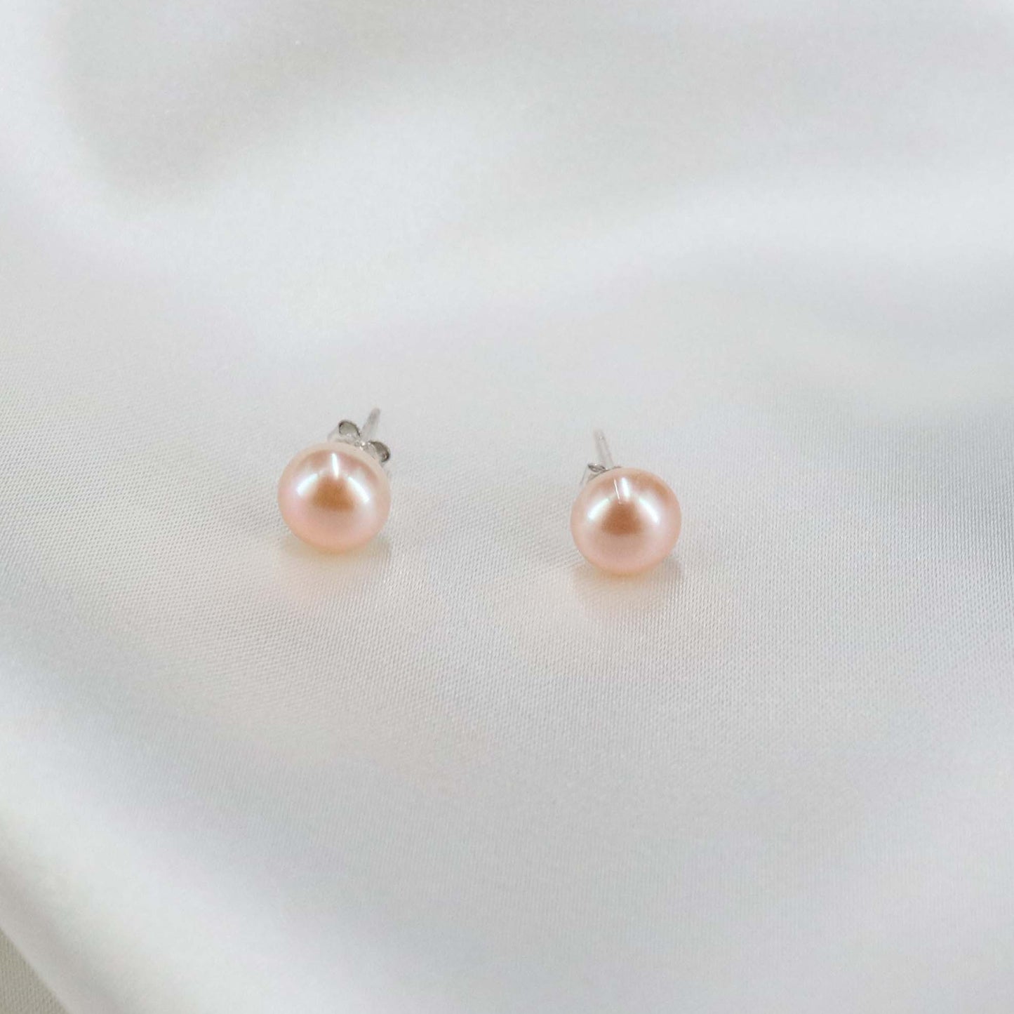 8 mm pärlörhängen