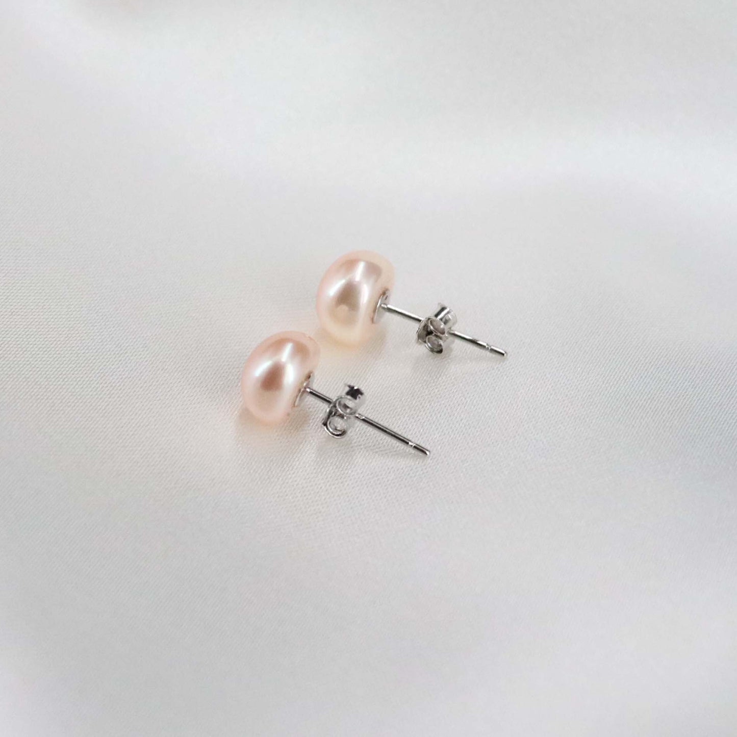 8 mm pärlörhängen