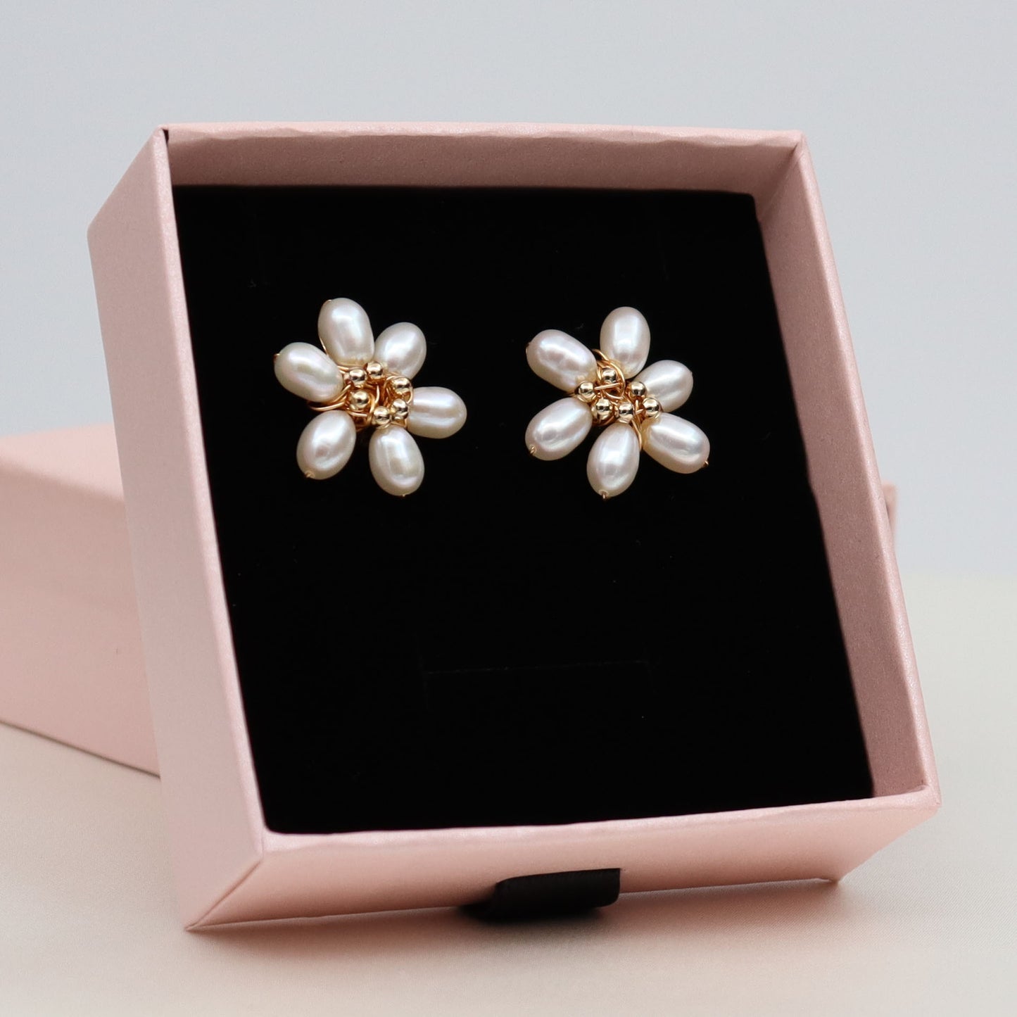 Genuine pearl daisy stud earrings