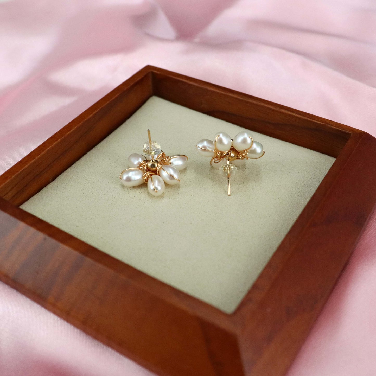 Genuine pearl daisy stud earrings