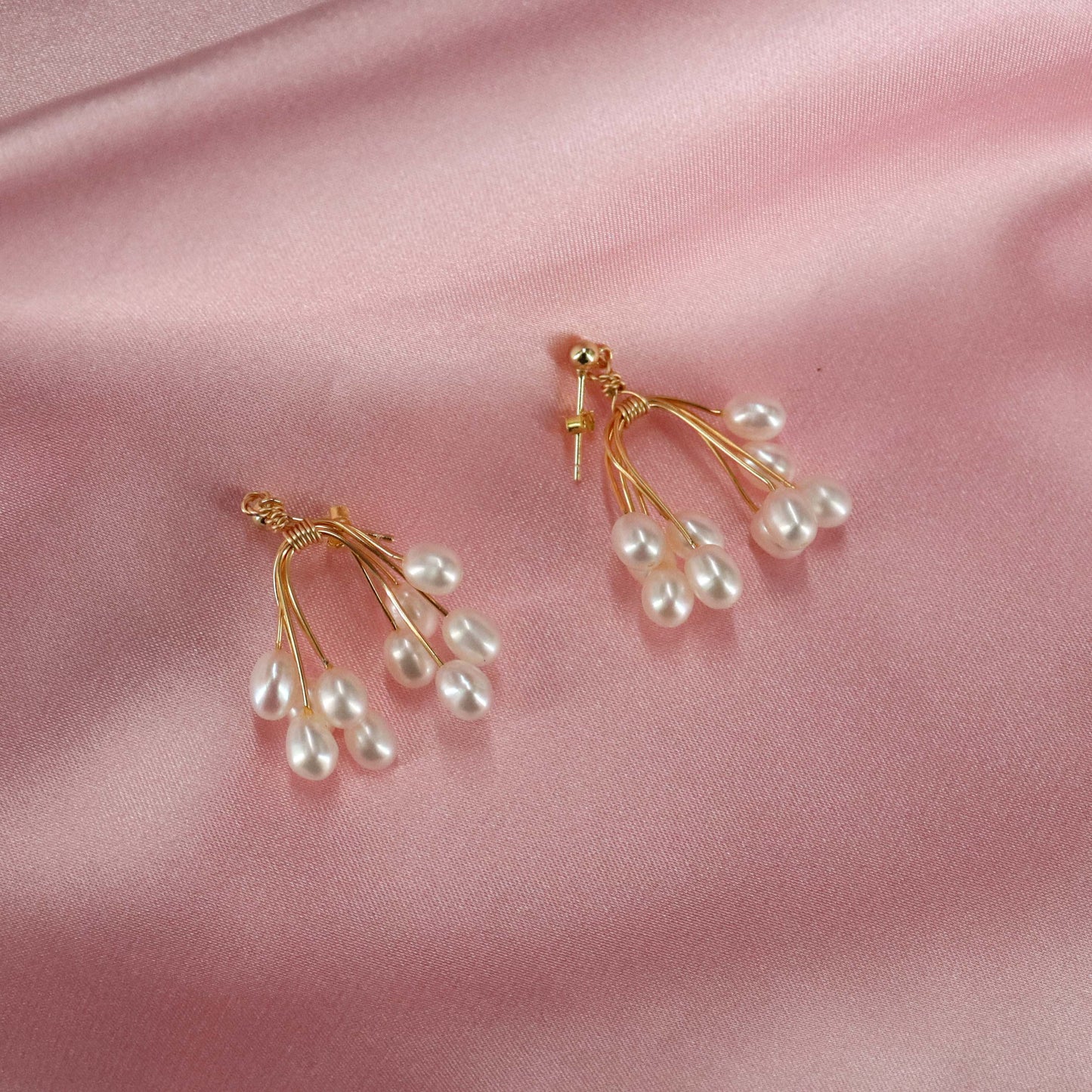 Genuine pearl stud earrings