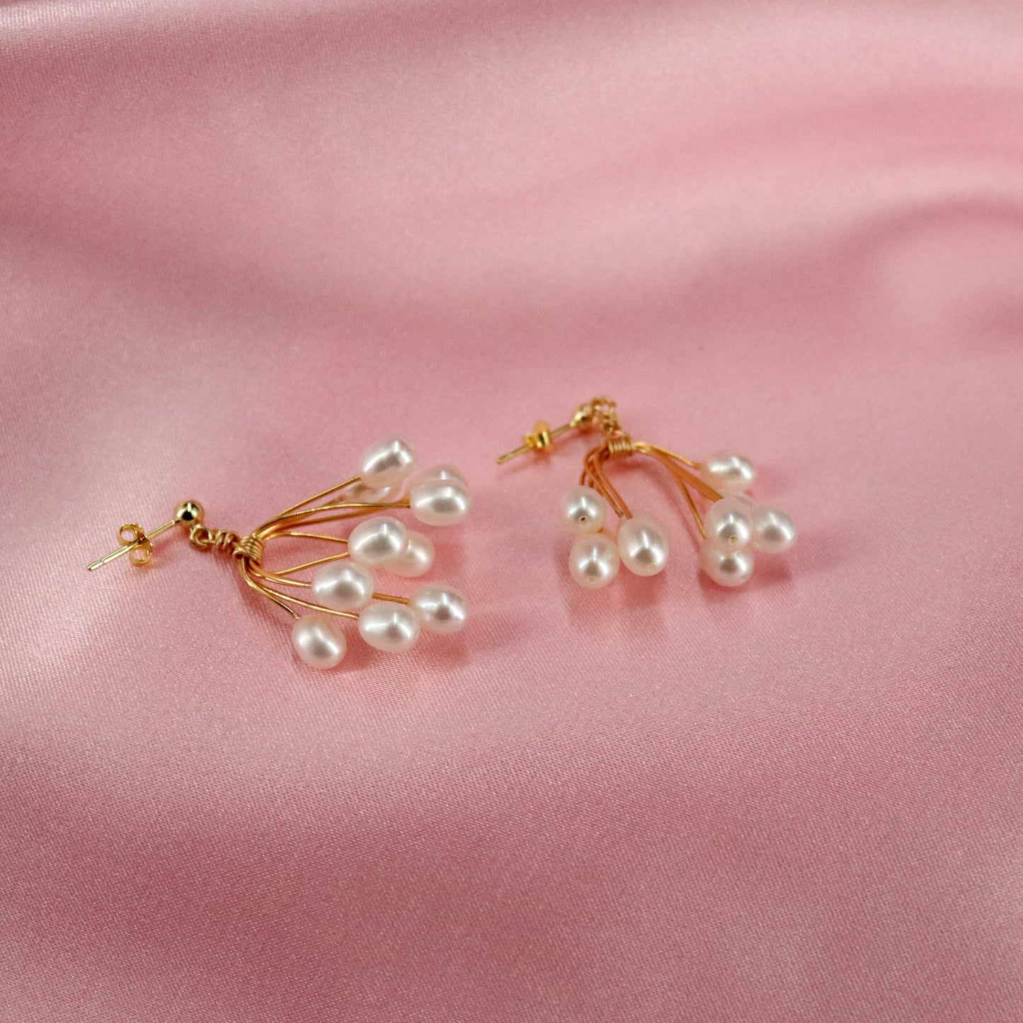 Genuine pearl stud earrings