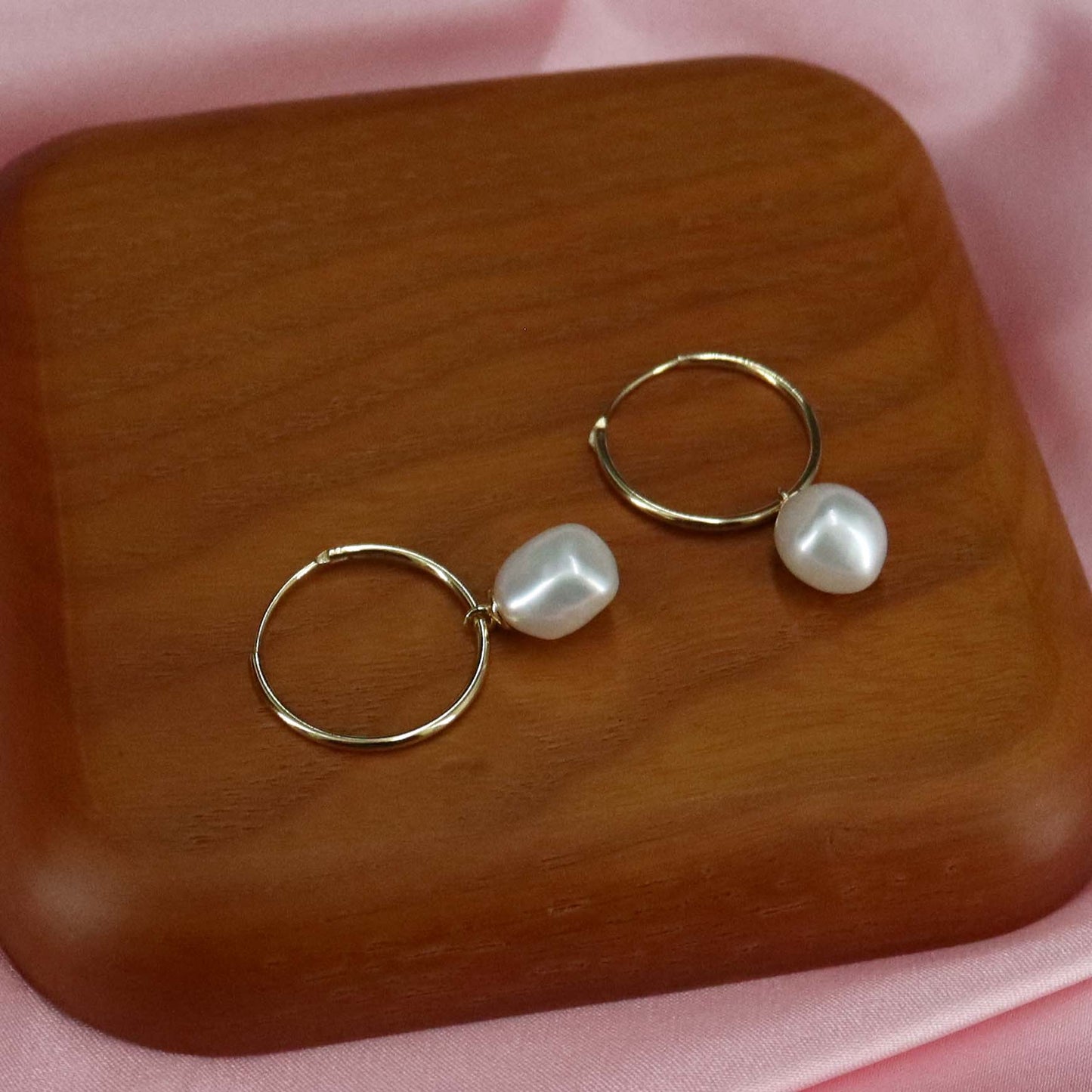 Genuine pearl hoop earrings