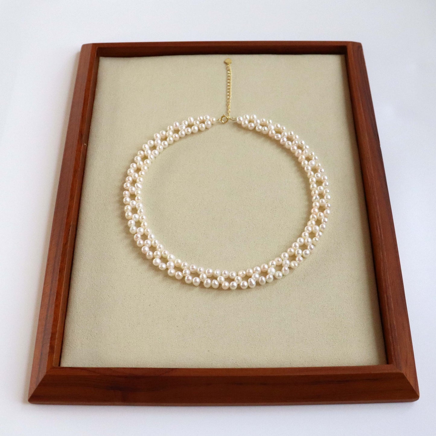 Luxury pearl choker necklace