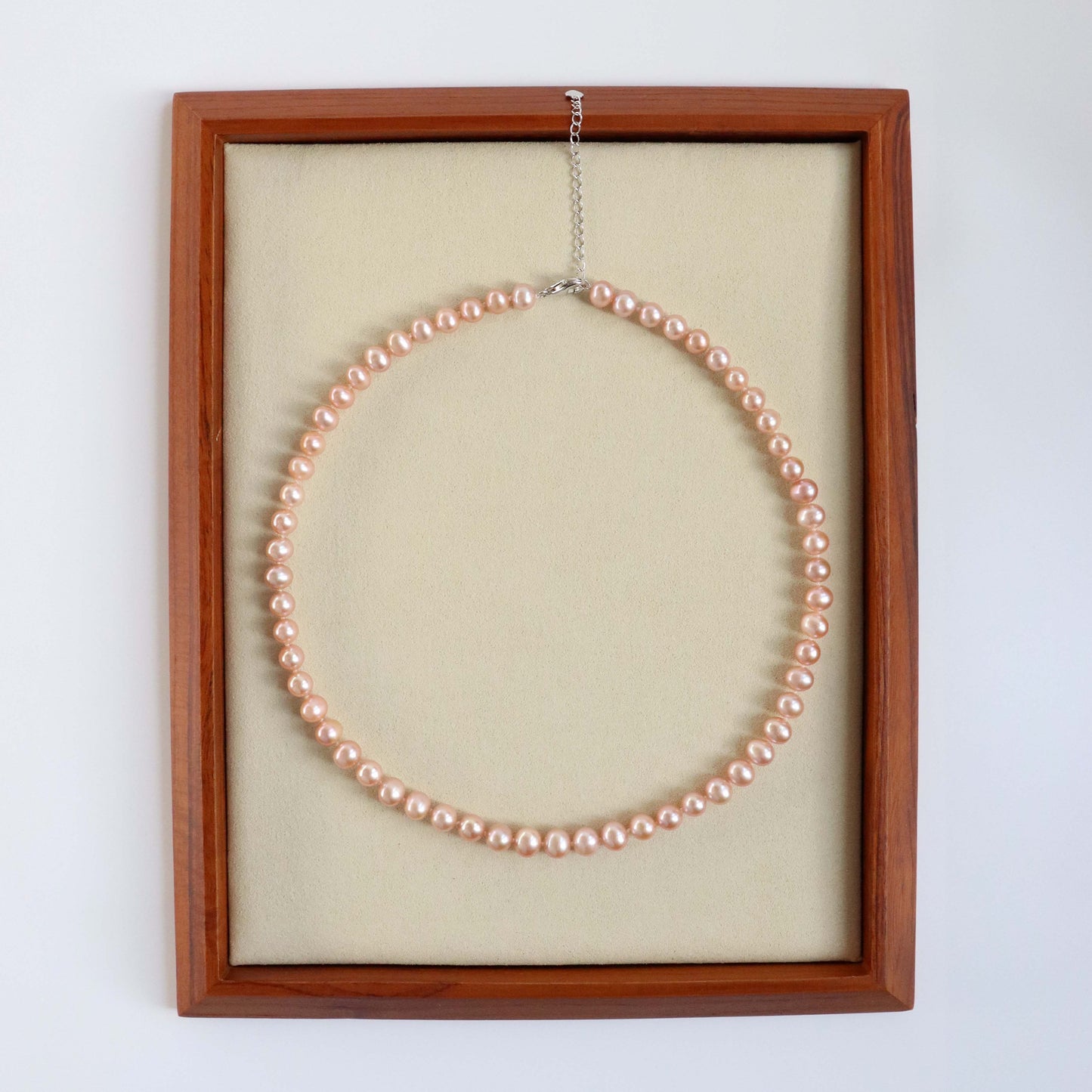 Lyxigt pärlhalsband