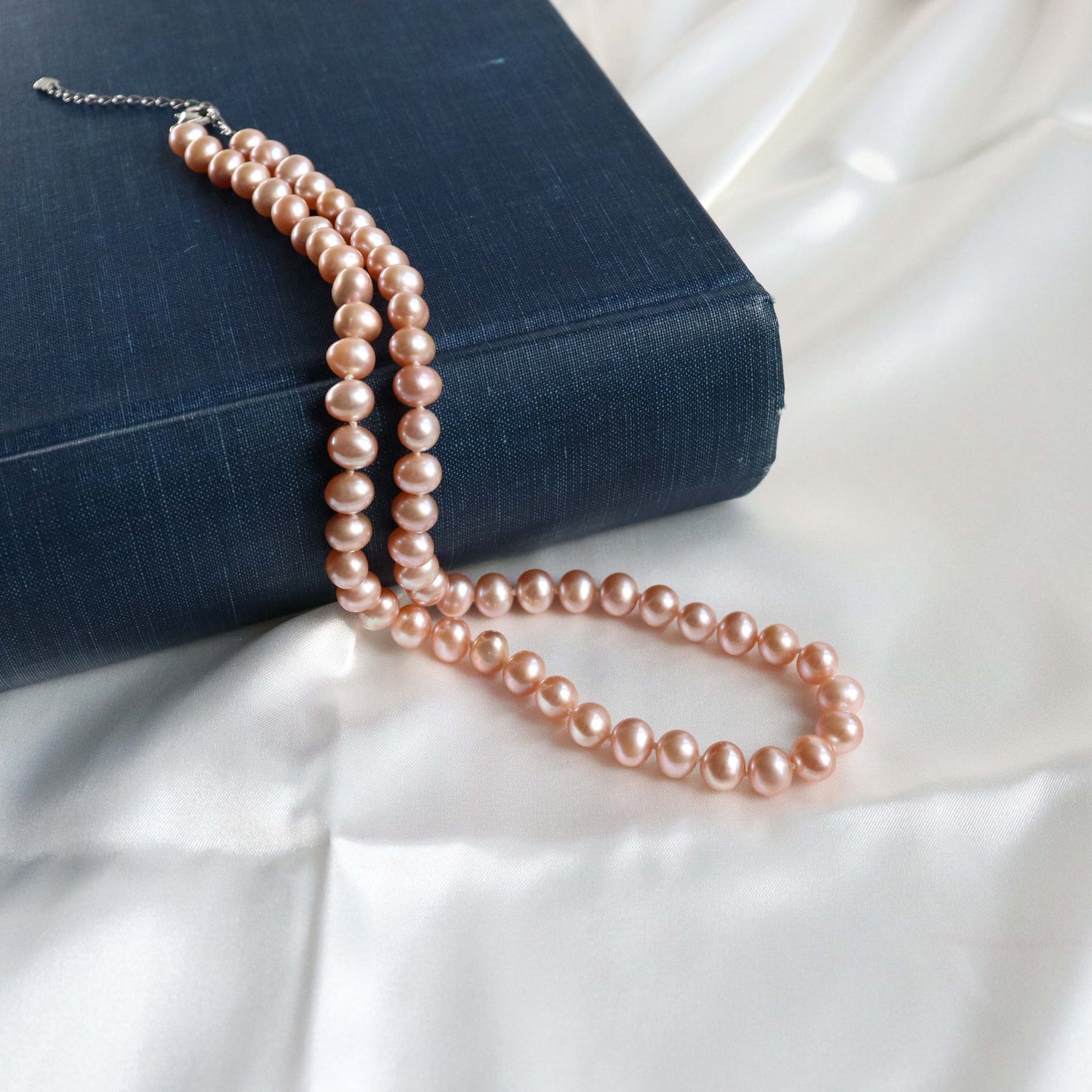 Lyxigt pärlhalsband