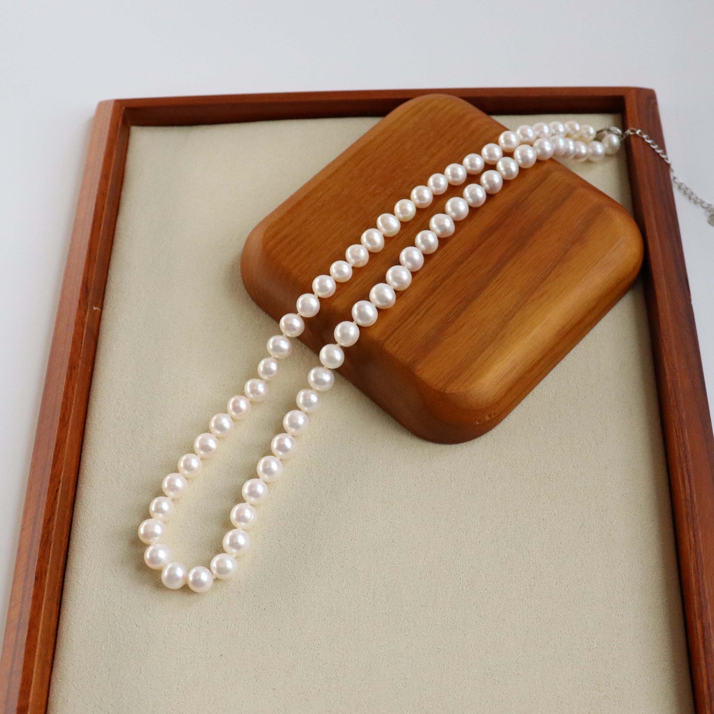 Luxury pearl necklace