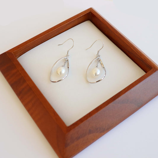 Genuine pearl drop earrings