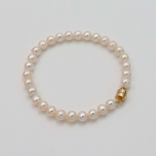 Pearl bracelet