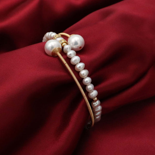 Adjustable pearl bracelet